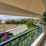 Bright Spacious Home Near Pelion & Sports Facility